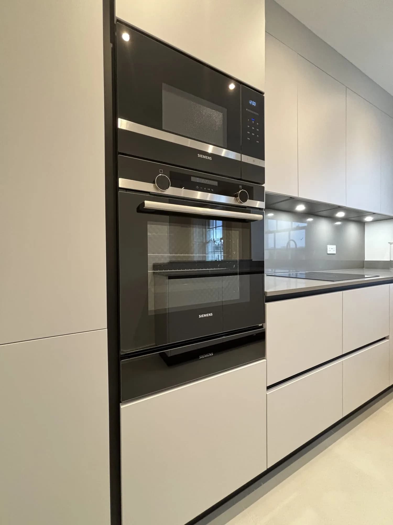 Belgravia: handleless kitchen units with integrated ovens and under-cabinet lighting